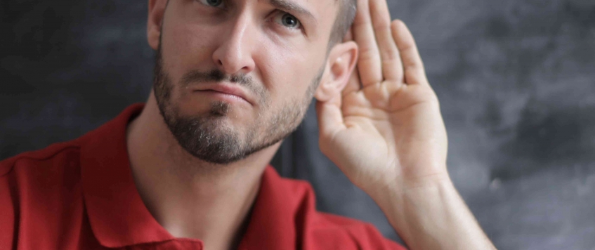 PERDA DE AUDIÇÃO: 6 SINAIS DE ALARME PARA OS MOTORISTAS